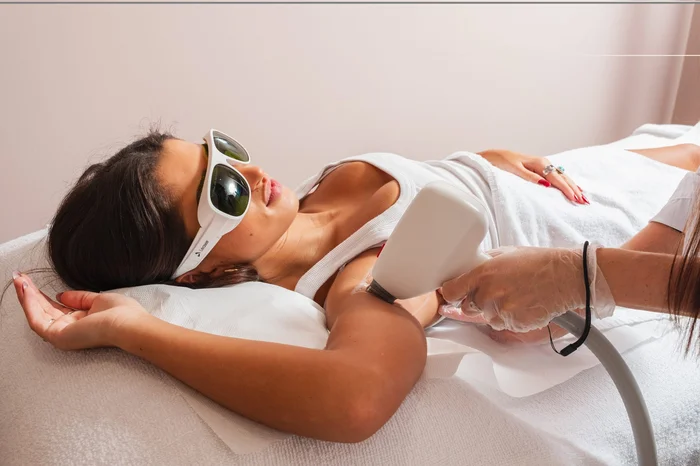 3 séances d’épilation définitive au laser: aisselles + maillot au choix