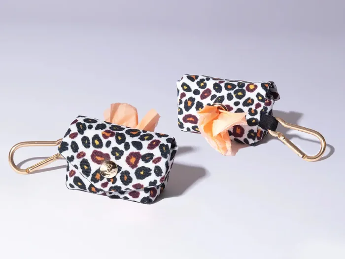 BANDIT- Pochette pour sacs à crottes léopard – POO‘CHETTE WILD WILD WOUF