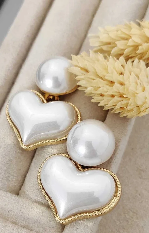 Boucles d’oreilles – Laiton plaqué or & perles synthétiques