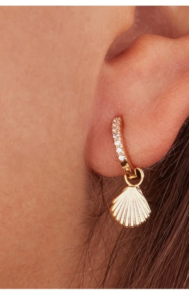 Boucles d’oreilles créoles Artémise – Laiton doré à l’or fin 18k