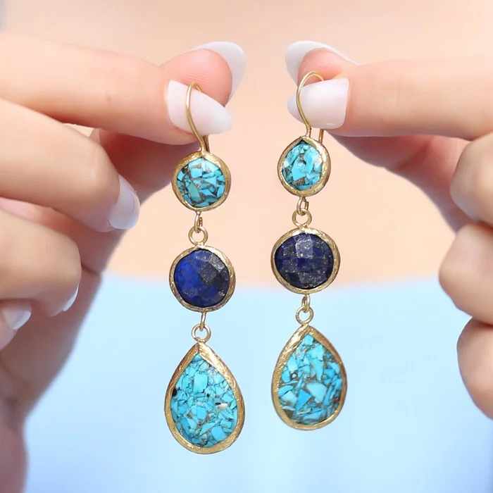 Boucles d’oreilles pendantes – Laiton plaqué or, turquoise & lapis