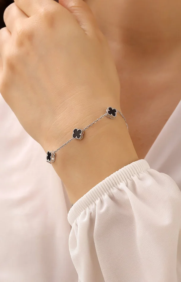 Bracelet argenté avec trèfles – Nacre – Noir