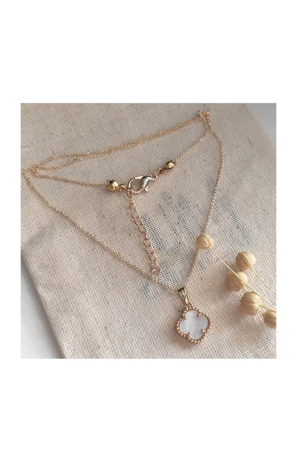 Collier trèfle – Laiton plaqué or & perle de nacre