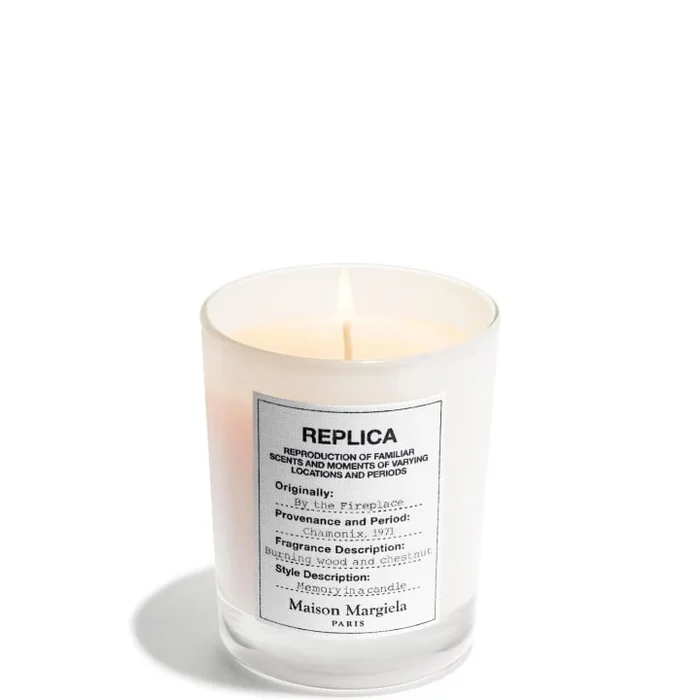 Maison Margiela REPLICA By The Fireplace Bougie Parfumée Boisée Épicée