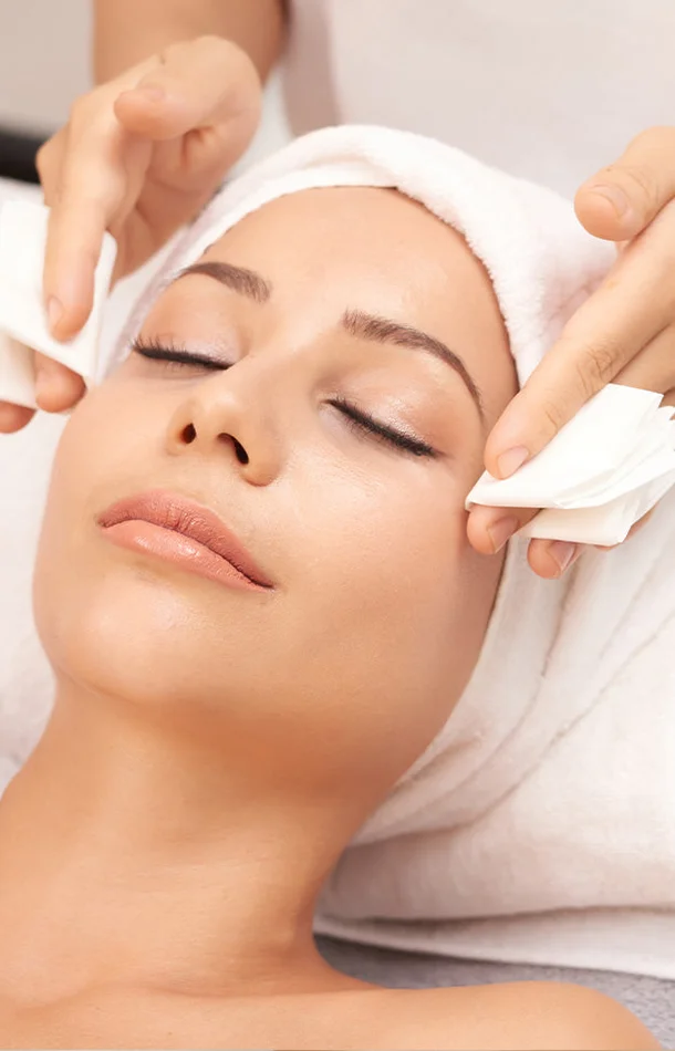 Soin Anti-âge (Aquadryfacial & Photobiomodulation) 1h15
